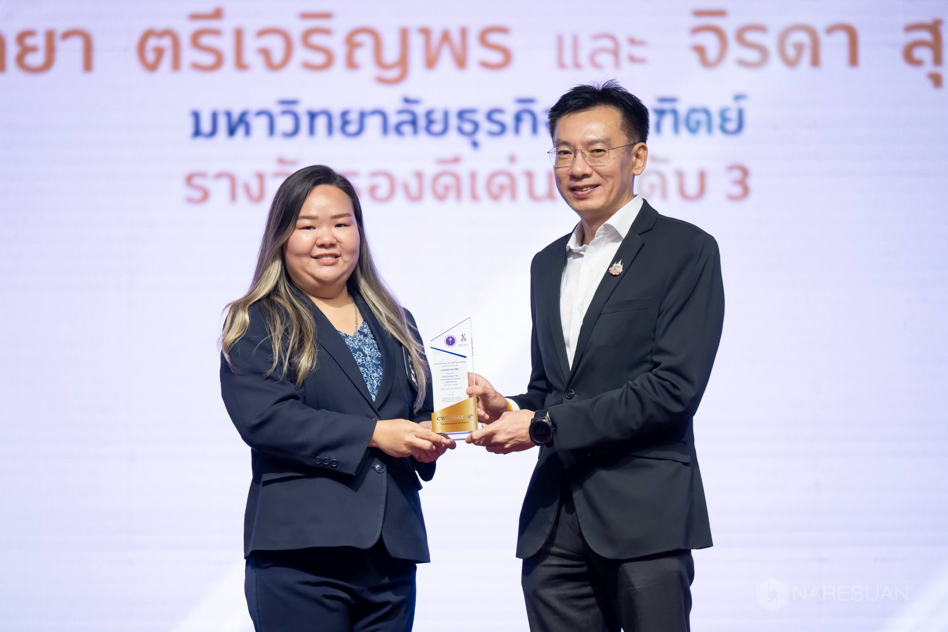 นางสาวอทิตยา ตรีเจริญพร และ นางสาวจิรดา สุกใส